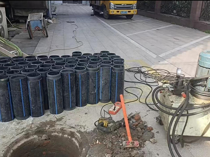 新晃PE置换管厂家 DN315置换管 非开挖管短管置换